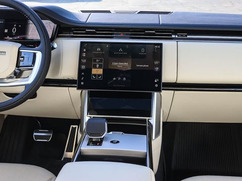 New 2026 Land Rover Range Rover Long Wheelbase SE image 24