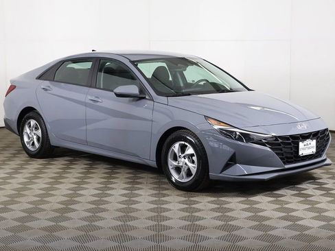 Used 2021 Hyundai Elantra SE image 48