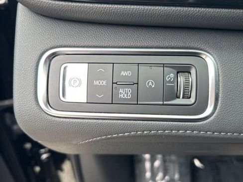 Used 2025 Buick Enclave Sport Touring image 36