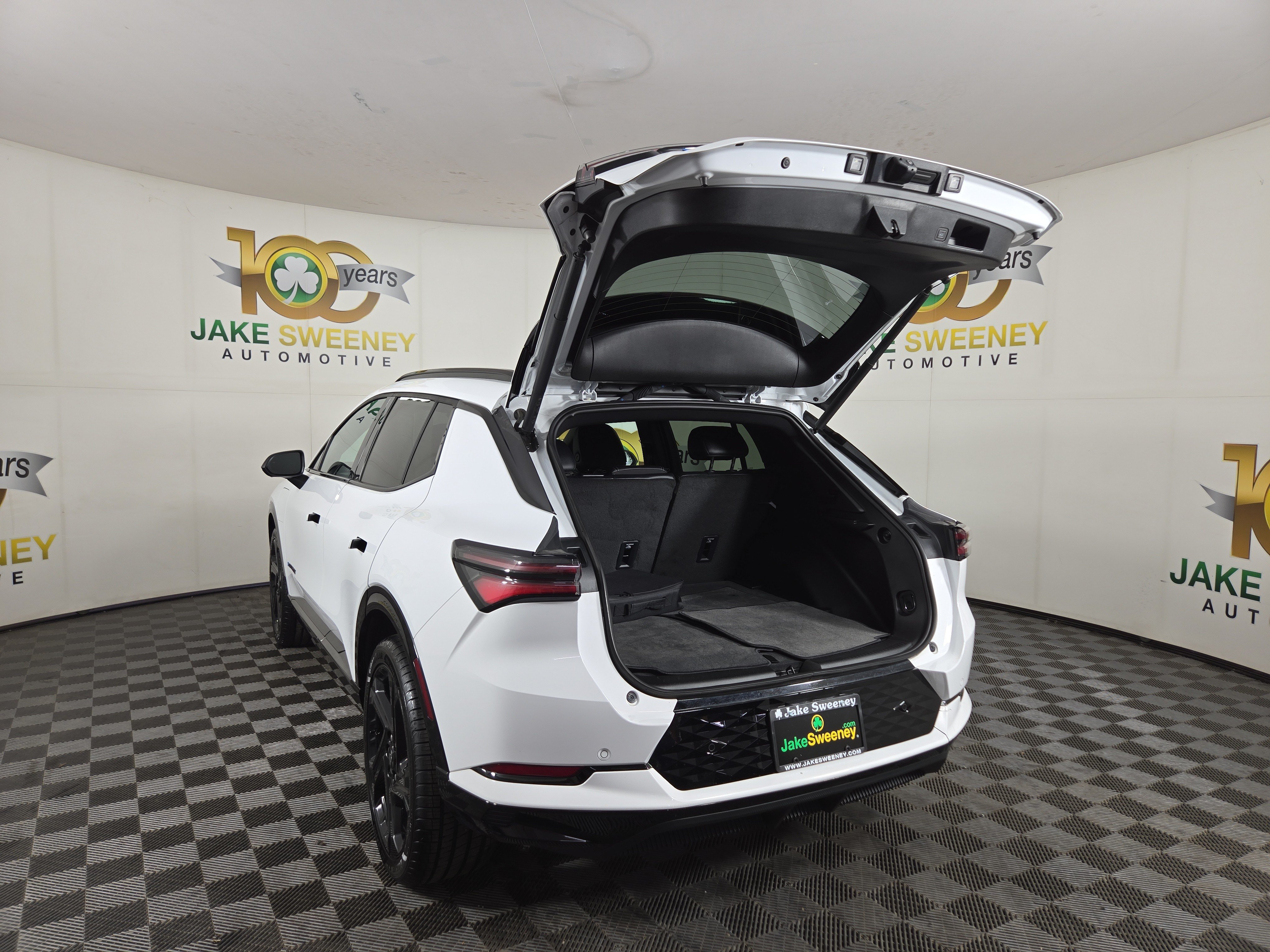 Certified 2024 Chevrolet Equinox EV RS FWD image 30