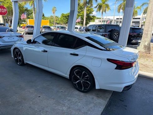 Used 2023 Nissan Altima 2.5 SR FWD image 3