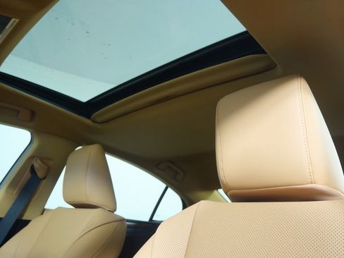 Used 2024 Lexus ES 350 w/ Premium Package image 11