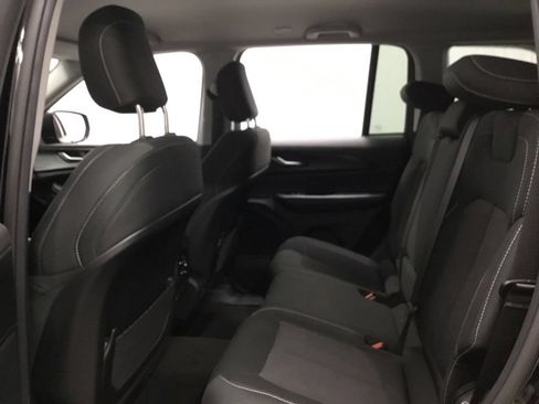 Used 2023 Jeep Grand Cherokee Laredo AWD/4WD image 12