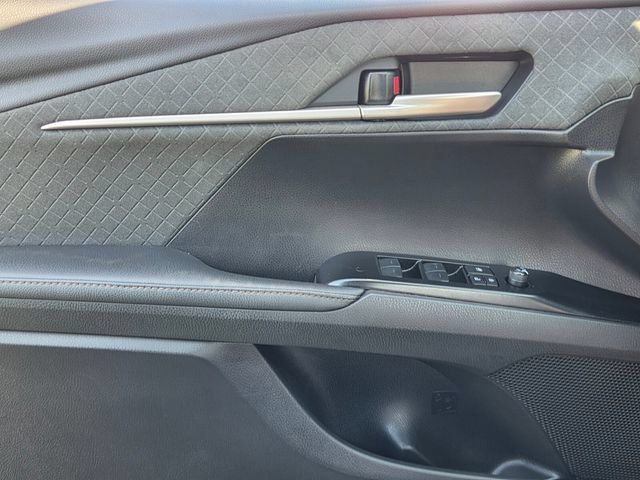 Used 2025 Toyota Camry XLE FWD image 30