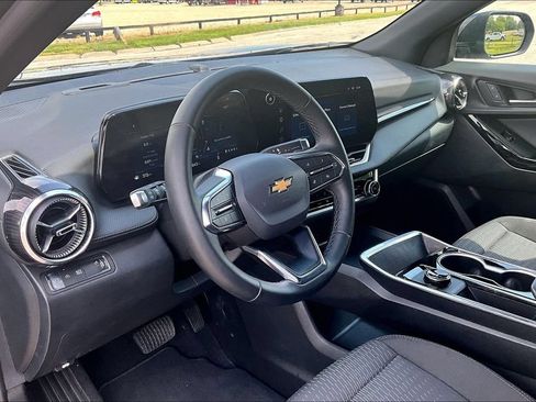 Used 2026 Chevrolet Equinox LT FWD image 12