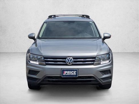 Used 2021 Volkswagen Tiguan SE w/ Panoramic Sunroof Package FWD image 2