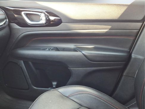 Used 2025 Jeep Compass Trailhawk AWD/4WD image 27
