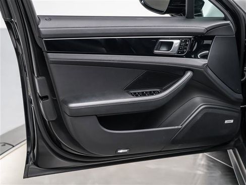 Used 2019 Porsche Panamera 4 image 24