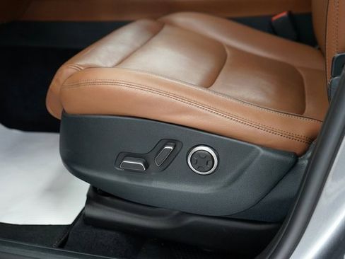 Used 2022 Genesis GV70 2.5T w/ Advanced Package image 30