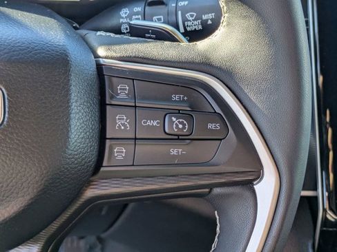 Used 2024 Jeep Grand Cherokee Altitude image 23