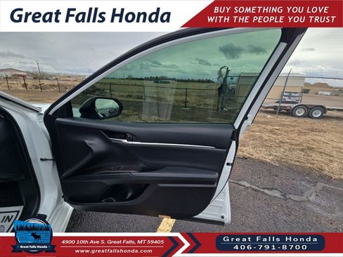 Used 2022 Toyota Camry XSE w/ Navigation Upgrade Package image 15