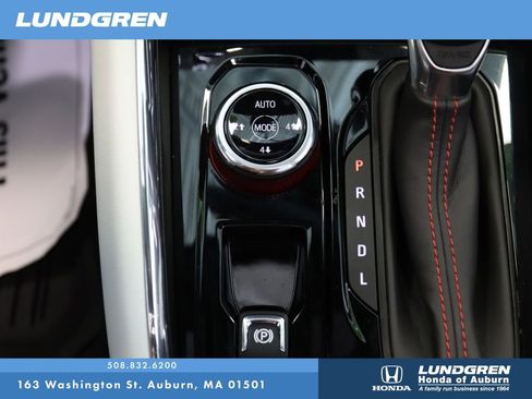 Used 2024 GMC Canyon AT4X image 28