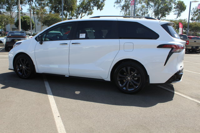 Certified 2026 Toyota Sienna XSE FWD image 6