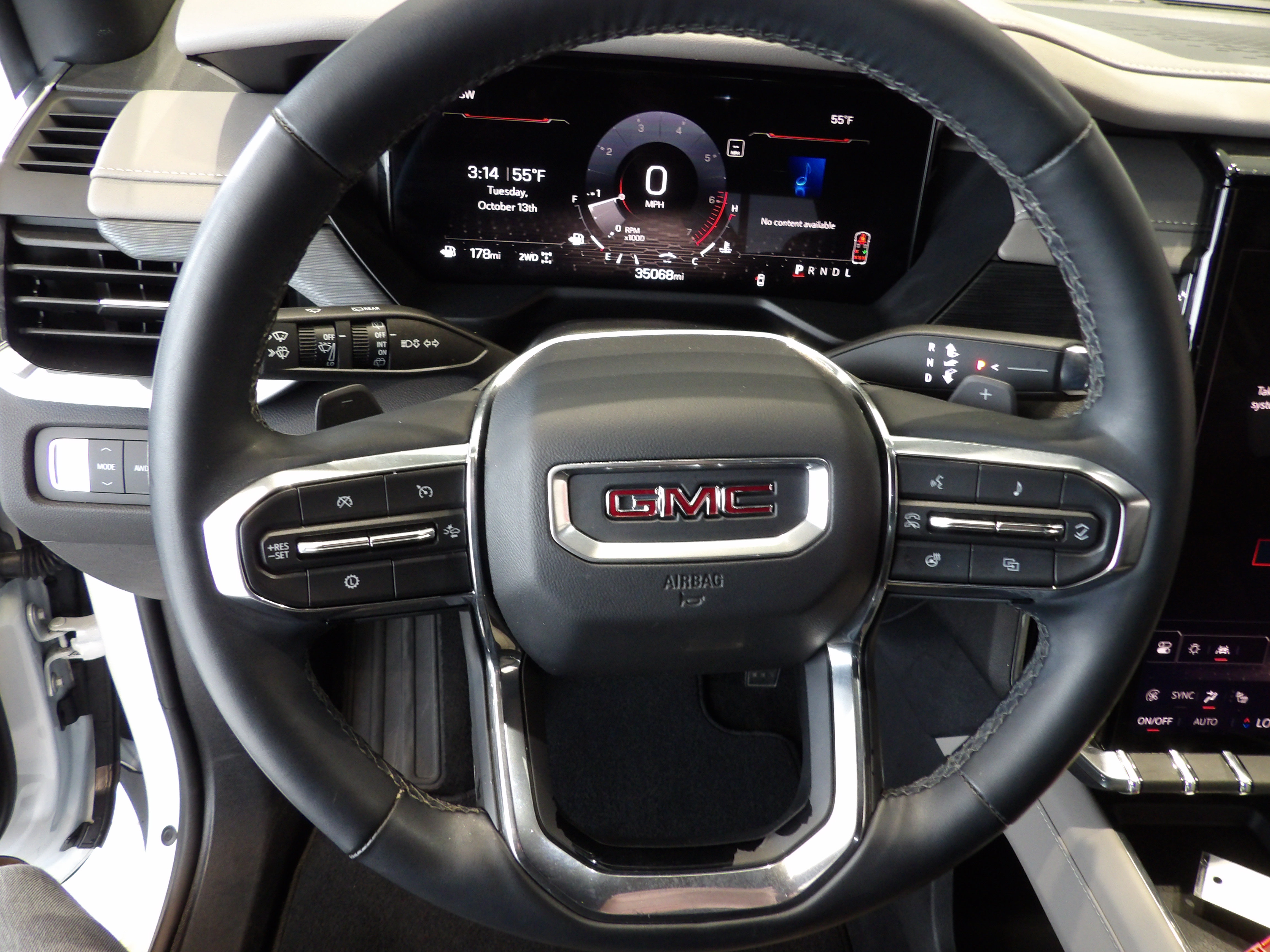 Used 2024 GMC Acadia Elevation w/ Luxury Package AWD/4WD image 12