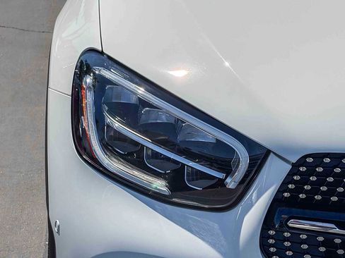 Used 2022 Mercedes-Benz GLC 300 4MATIC image 7
