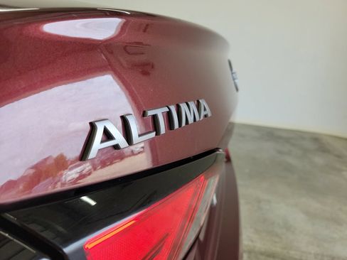 Used 2024 Nissan Altima 2.5 SV w/ SV Premium Package FWD image 8