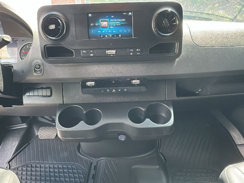 Used 2024 Mercedes-Benz Sprinter 2500 w/ Acoustic Package image 20