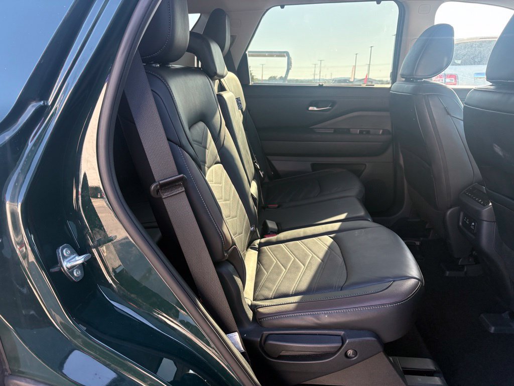 Used 2025 Nissan Pathfinder Platinum w/ Cargo Package FWD image 17