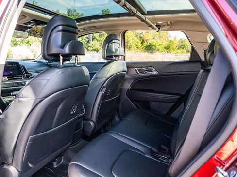 Used 2023 Kia Sportage SX image 14