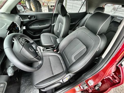 Certified 2024 Hyundai Venue Limited image 11