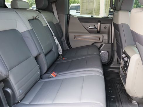 Certified 2025 GMC Hummer EV 3X AWD/4WD image 33