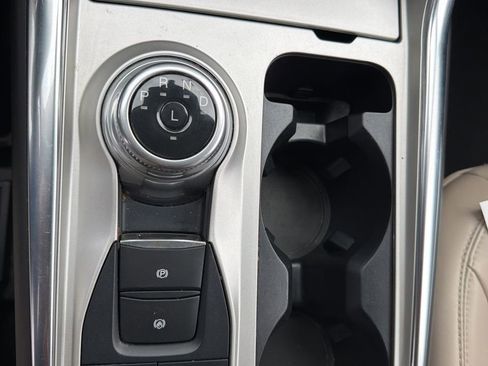 Used 2024 Ford Explorer XLT w/ Equipment Group 202A image 21