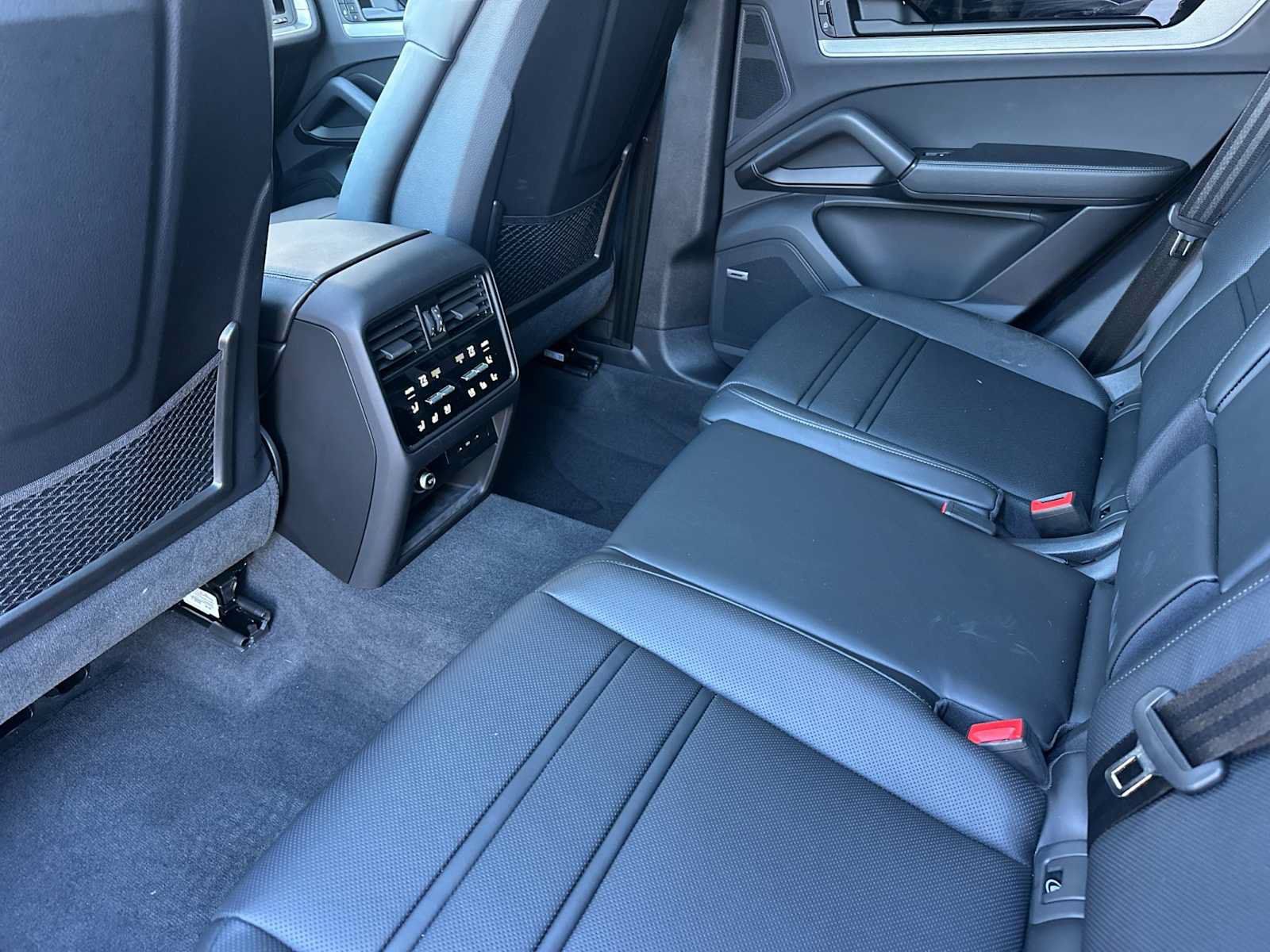 Certified 2025 Porsche Cayenne E-Hybrid AWD/4WD image 14