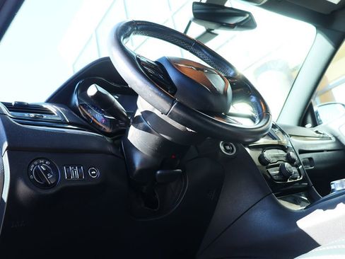 Used 2018 Chrysler 300 S image 40