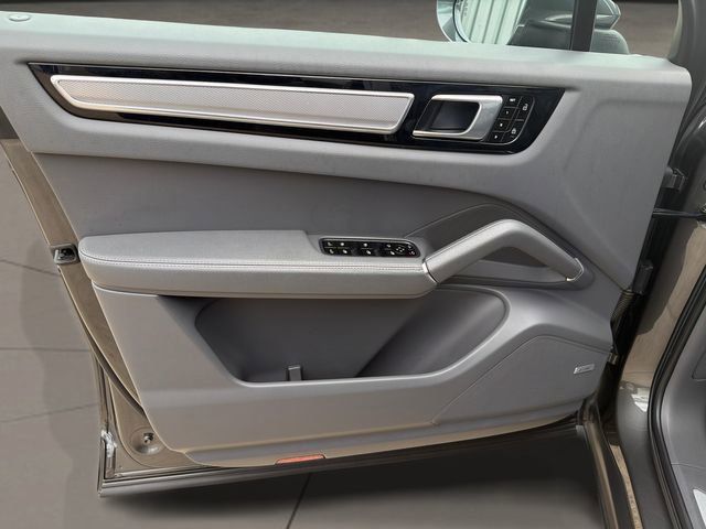 Used 2020 Porsche Cayenne AWD/4WD image 14