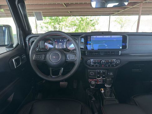 Used 2024 Jeep Gladiator Rubicon w/ Technology Group AWD/4WD image 21