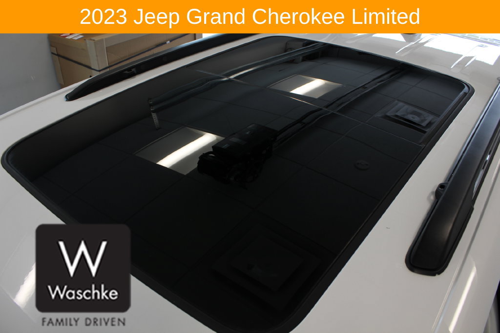 Used 2023 Jeep Grand Cherokee Limited w/ Trailer Tow Prep Group (B) AWD/4WD image 10