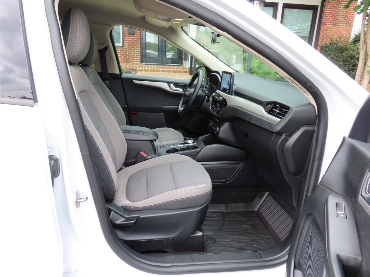 Used 2020 Ford Escape SE FWD image 22