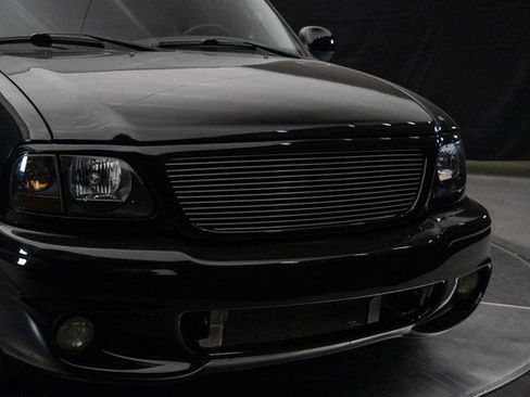Used 2002 Ford F150 Lightning RWD image 4