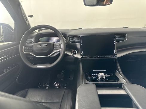 Certified 2025 Jeep Wagoneer Series II AWD/4WD image 18