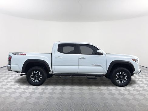 Certified 2021 Toyota Tacoma TRD Off-Road AWD/4WD image 18