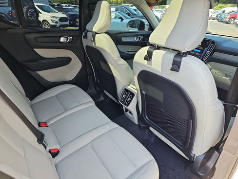 Used 2025 Volvo XC40 B5 Plus w/ Protection Package Premier AWD/4WD image 11