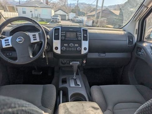Used 2014 Nissan Frontier PRO-4X AWD/4WD image 7