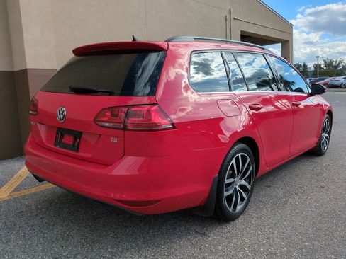 Used 2016 Volkswagen Golf Limited Edition image 4