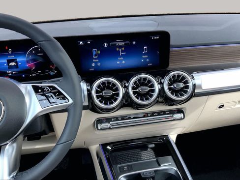 Certified 2026 Mercedes-Benz GLB 250 4MATIC image 6