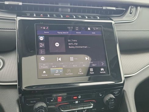 Used 2023 Jeep Grand Cherokee Laredo image 22