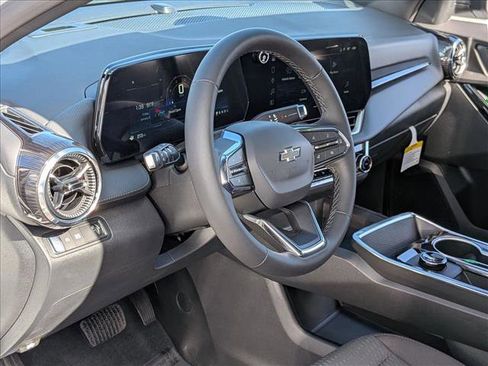 New 2026 Chevrolet Equinox LT w/ Midnight Edition FWD image 3