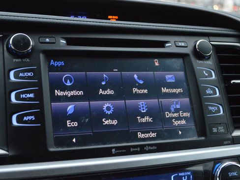 Used 2018 Toyota Highlander XLE image 21