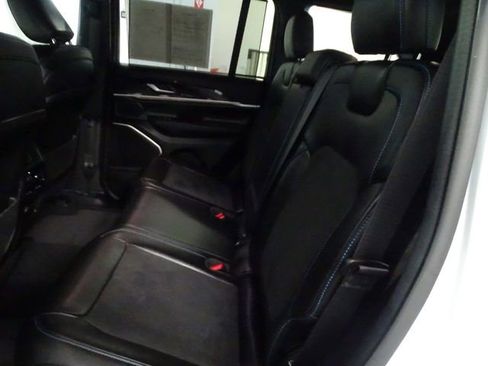 Certified 2023 Jeep Grand Cherokee Trailhawk w/ Luxury Tech Group III AWD/4WD image 4