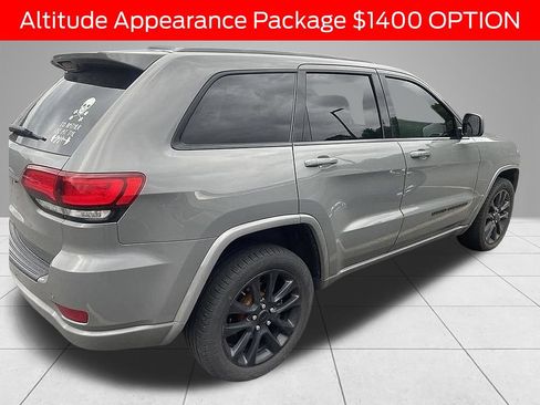 Used 2021 Jeep Grand Cherokee Laredo X AWD/4WD image 4