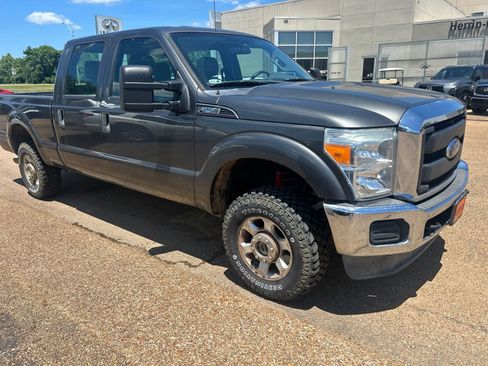Used 2016 Ford F250 XL w/ XL Appearance Package AWD/4WD image 11