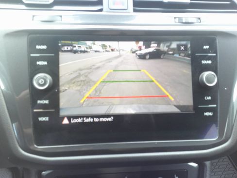 Used 2022 Volkswagen Tiguan SE AWD/4WD image 24