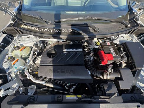 Used 2025 Nissan Rogue SV image 34