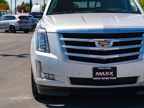 Used 2020 Cadillac Escalade ESV Luxury AWD/4WD image 10