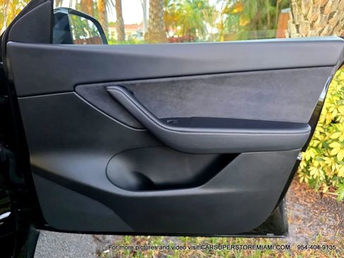 Used 2022 Tesla Model Y Long Range image 46