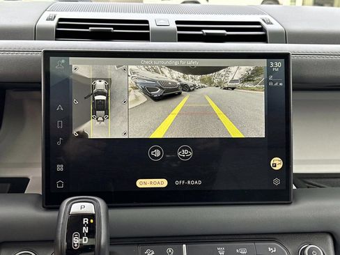 Used 2025 Land Rover Defender 110 X-Dynamic SE image 21